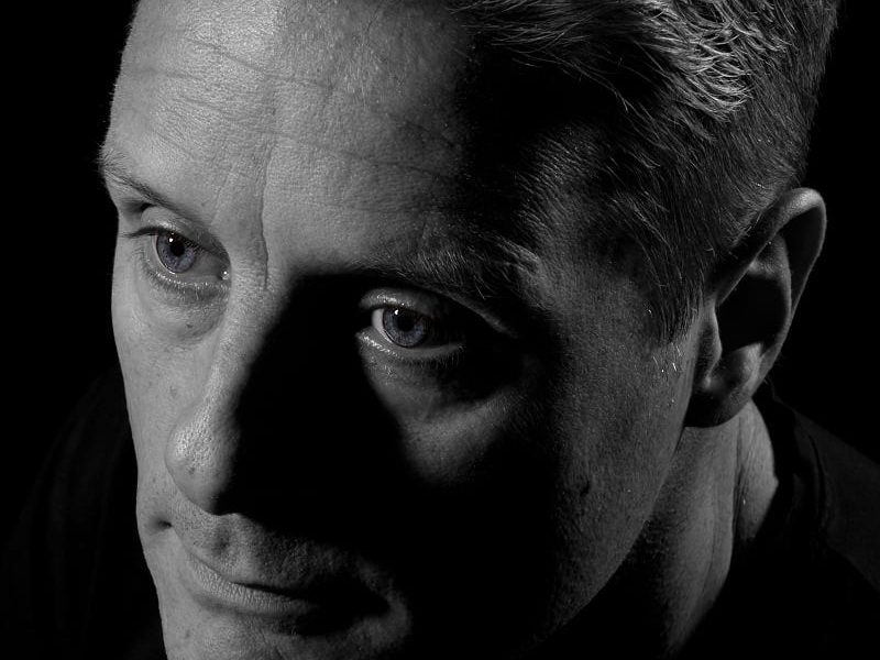 Portretfoto man zwart wit